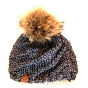 Real racoon pom pom hat, one size